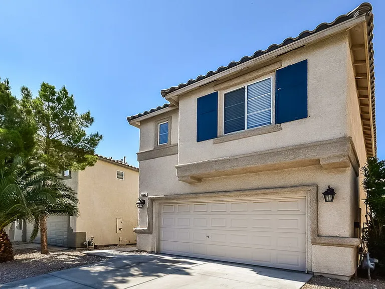 10643 Solar Hawk Ave — Photo 4