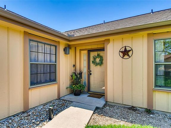 3rd image of 29 Oaks Pl