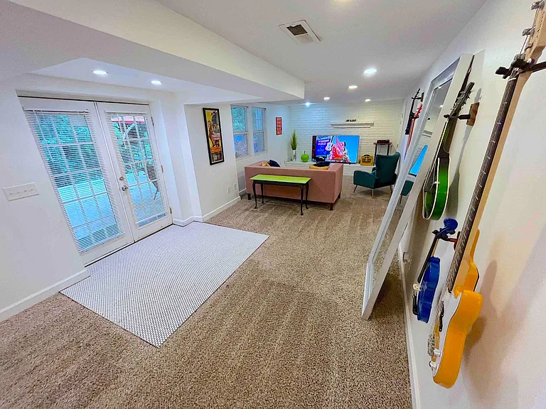 567 Whispering Hills Dr #B — Photo 6