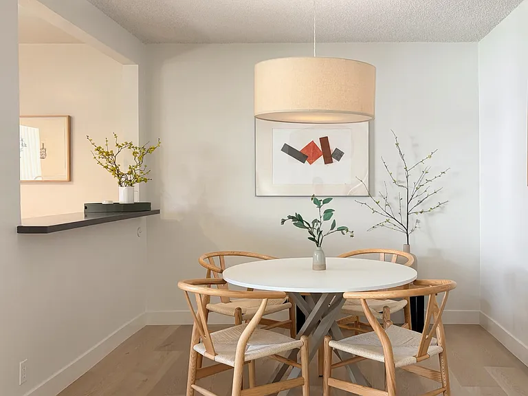 Townhouse Apartments — Photo 10