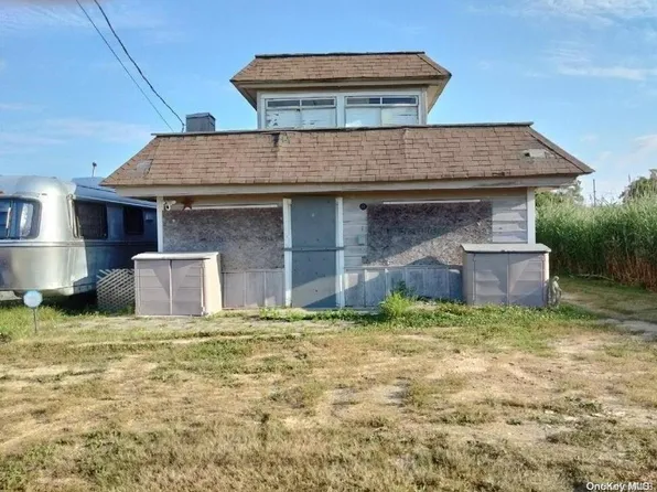 11 Hickory Road, Mastic Beach, NY 11951