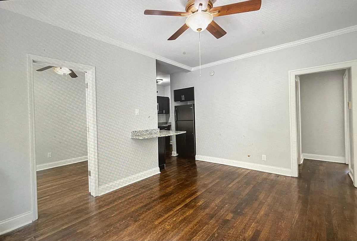 Building Photo - 6112 N Winthrop Ave #3