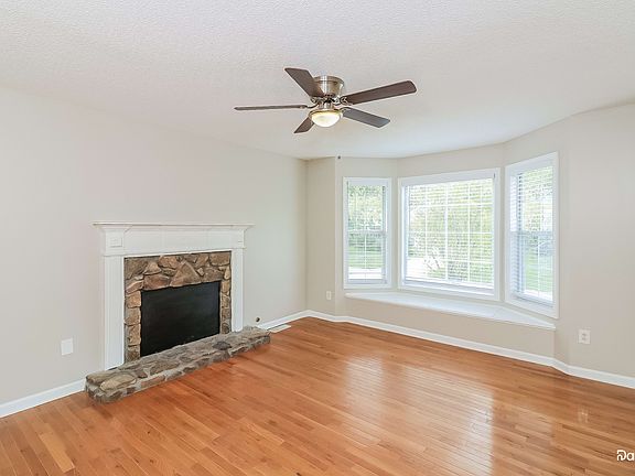 5th image of 100 Ivy Glen Ct
