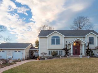 11 Coppertree Ln, Babylon, NY 11702