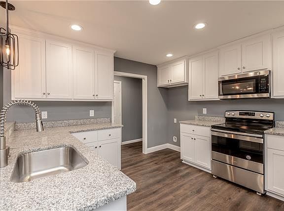 2nd image of 2317 Ellen St