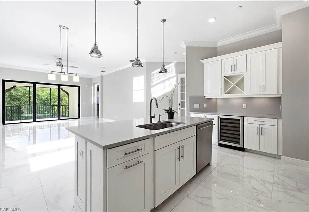 3 bed, 3.5 bath, 2350 sqft, $8,000 — Photo 3