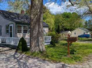 8 Mosman St, Searsport, ME 04974