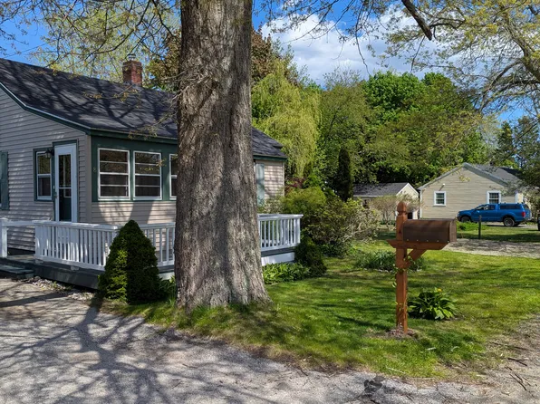 8 Mosman St, Searsport, ME 04974