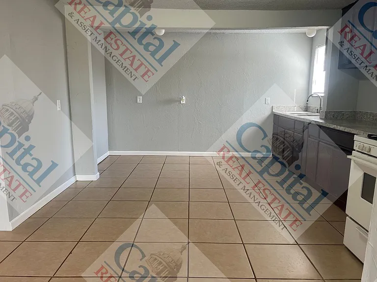 407 E Key Blvd — Photo 9