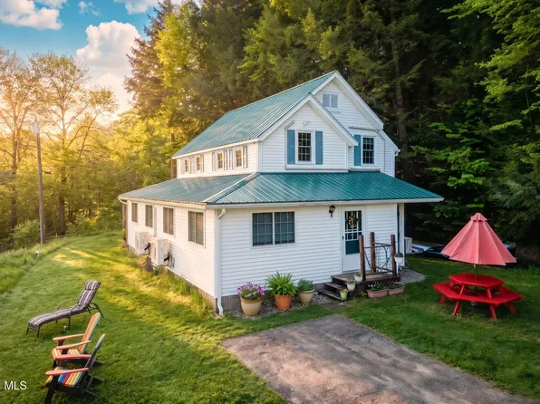 204 Mountain Lake South Shore Road, Gloversville, NY 12078
