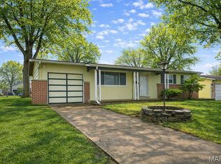 1395 Redbird Dr, Florissant, MO 63031