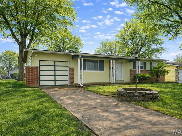 1395 Redbird Dr, Florissant, MO 63031