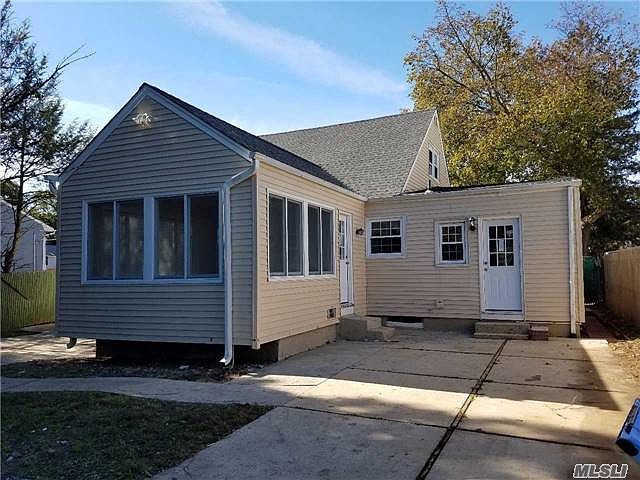 2nd image of 20 Miller Pl