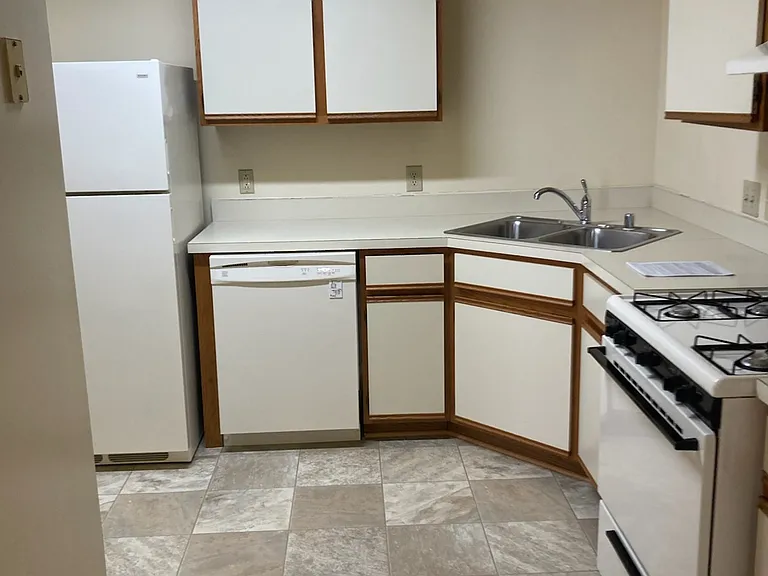 534 Pangborn Blvd #F — Photo 8