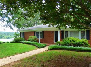 6733 Lakeview Ter, Hickory, NC 28601