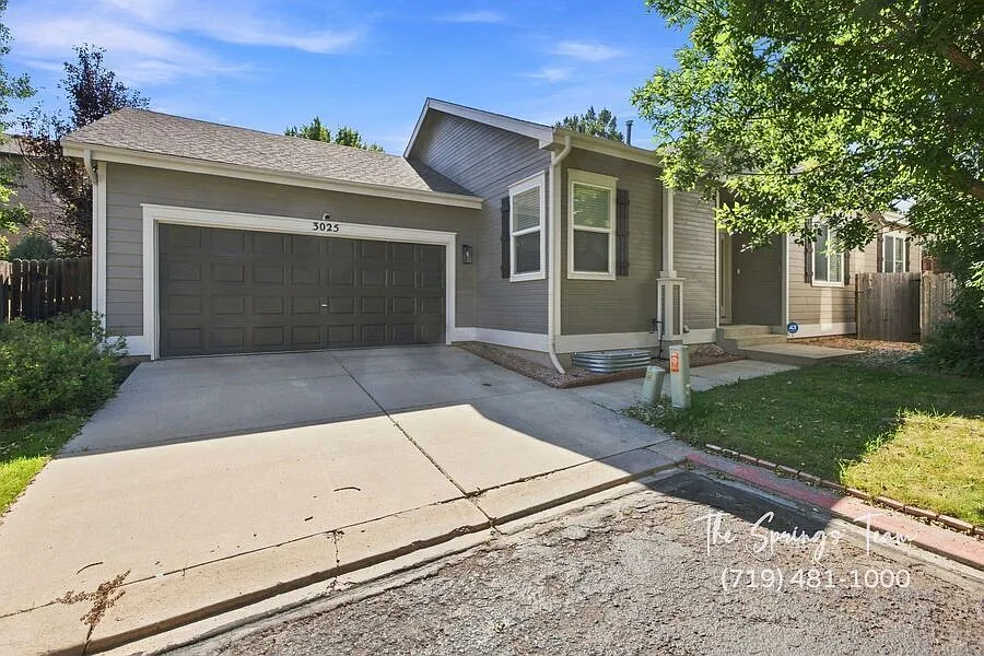 Spacious 4bd/3ba Corner Lot With A/C & 2-Car Garage — Photo 2
