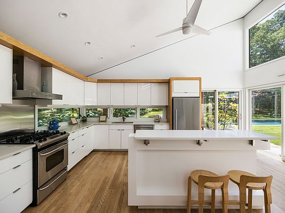 4th image of 3 Whale Rock Ln