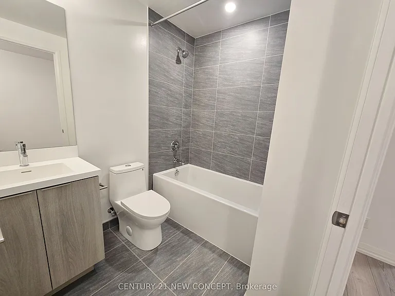 400 King St W #712 — Photo 8