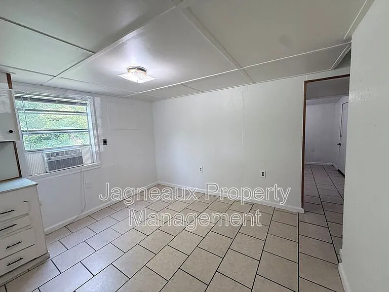 106 Fontenot Rd — Photo 3