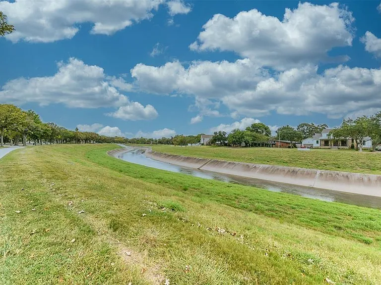 3809 N Braeswood Blvd #9 — Photo 32