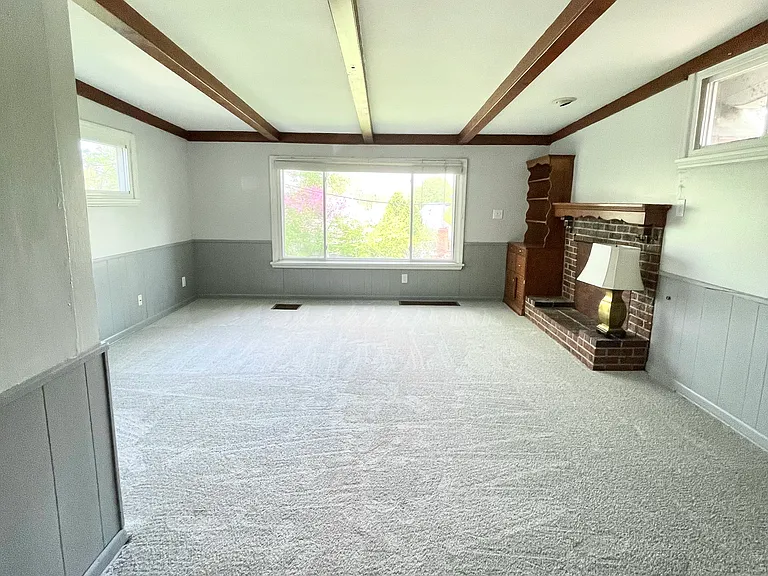 1203 Irving Ave — Photo 6