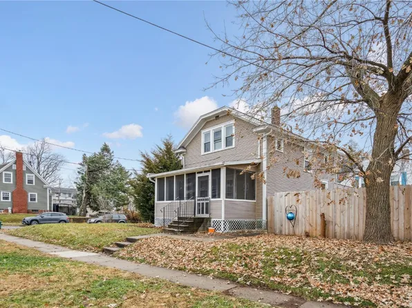 203 27th St NE, Cedar Rapids, IA 52402