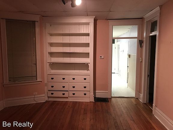 2nd image of 2052 N Sheffield Ave APT 1
