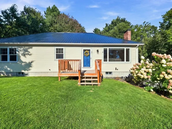 25 Ridgewood Dr, Gilmanton, NH 03237