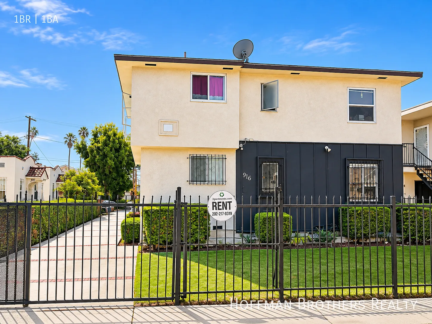 South LA Apartment Near Transit, Shopping & Neighborhood Services — Photo 3