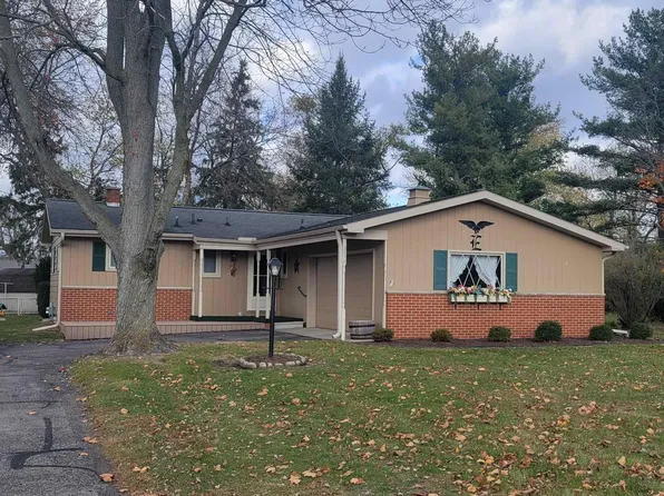 2278 Greenview Dr, Adrian, MI 49221