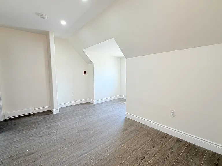 691 Ouellette Ave #7 — Photo 6