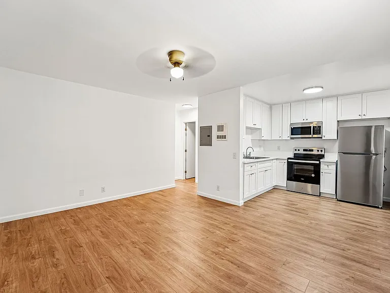 Parkhill Apts — Photo 11