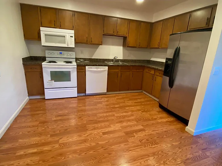 429 Boynton Ave — Photo 3