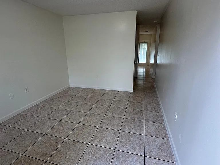2550 NE 192nd St — Photo 8