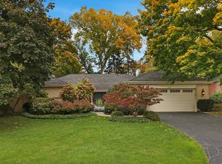 1430 Woodhill Dr, Northbrook, IL 60062