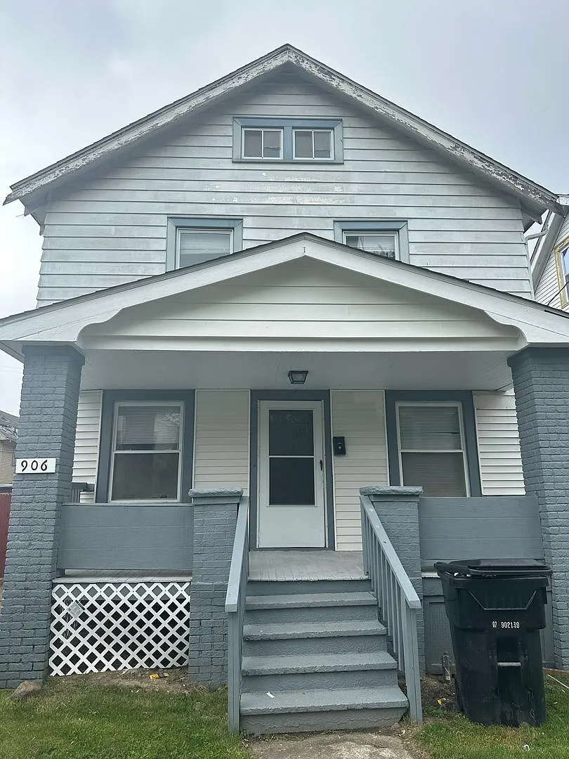 3bd Single Cash Pay/Section 8 — Photo 1