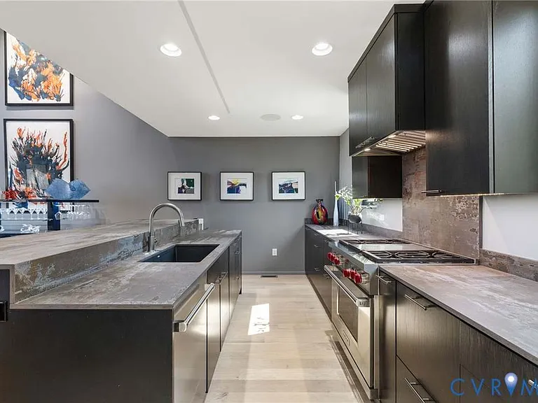 509 W 7th St — Photo 35