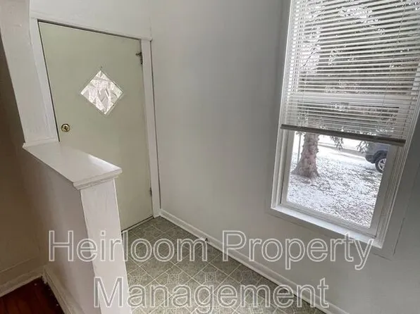 1302 W 1st St #1, Duluth, MN 55806