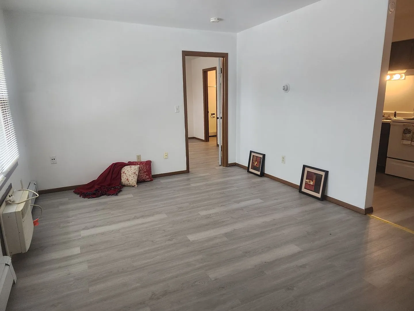 812 W Whittier Dr. — Photo 2
