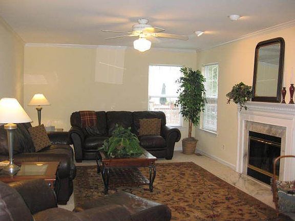 Large family room w/fireplace!