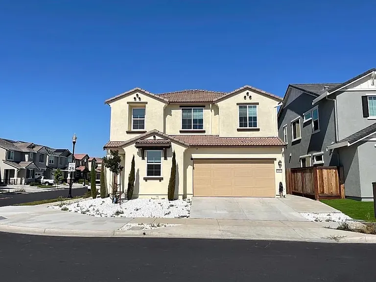 1483 Laurel Creek Dr — Photo 1