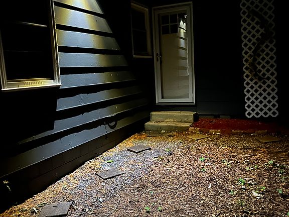 3rd image of 820 Augusta Ave