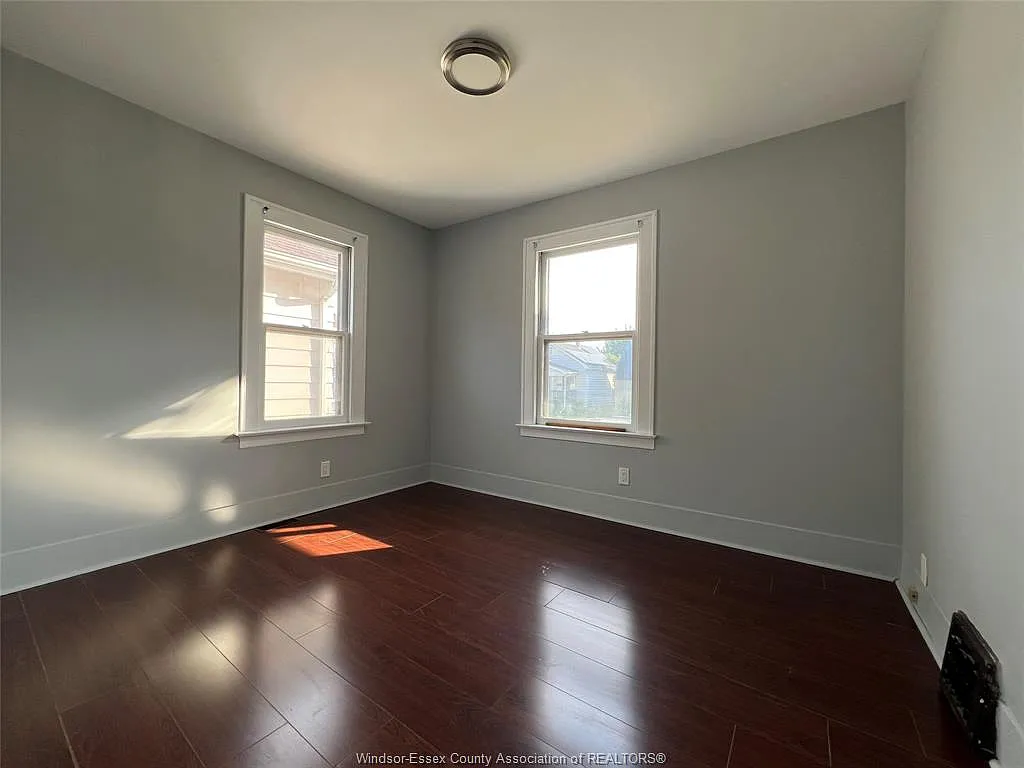 3 bed, $1,900 — Photo 2