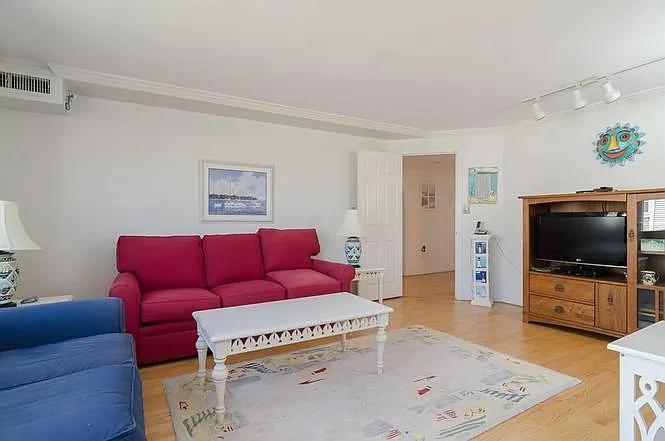1 Commodore Ct — Photo 21