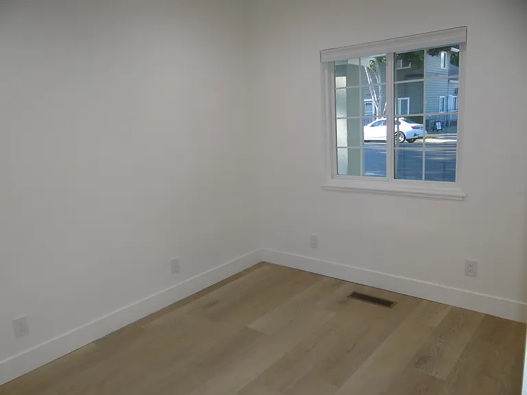 450 Rose Ave — Photo 16