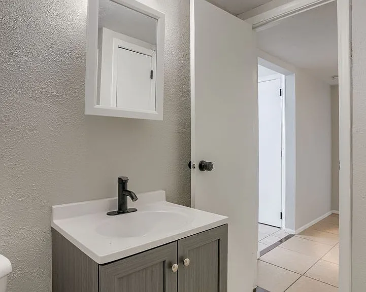 1330 S 30th Ave — Photo 16
