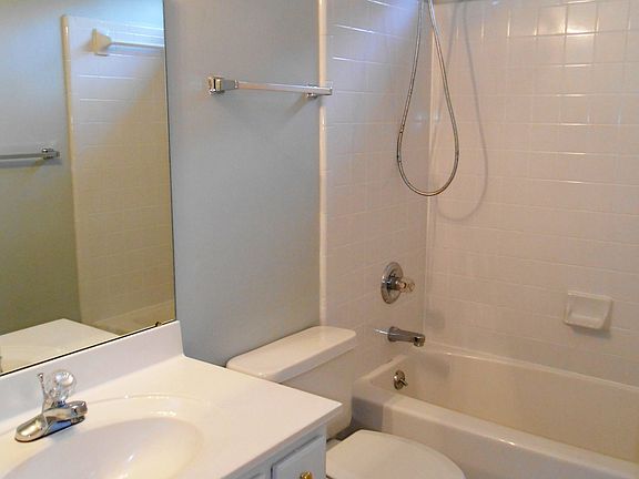 5th image of 316 N Autumn Crest Pl