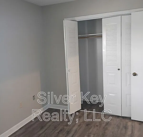 823 Englewood Rd #10 — Photo 8