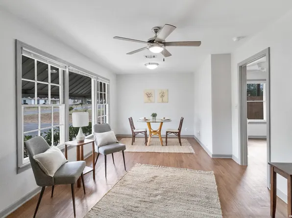 1411 E Corpus Christi St, Beeville, TX 78102