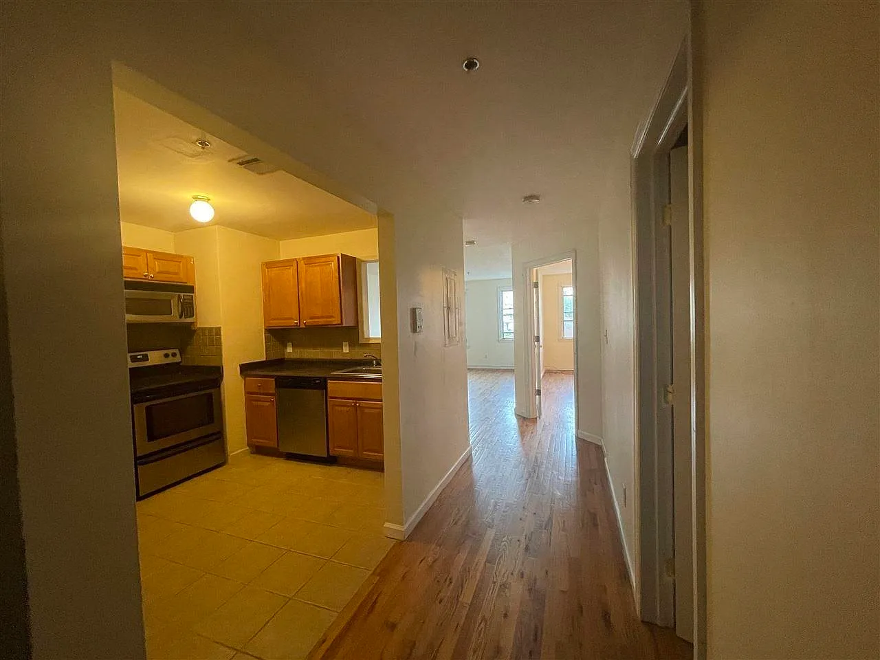 2 bed, 1.0 bath, $1,950 — Photo 3
